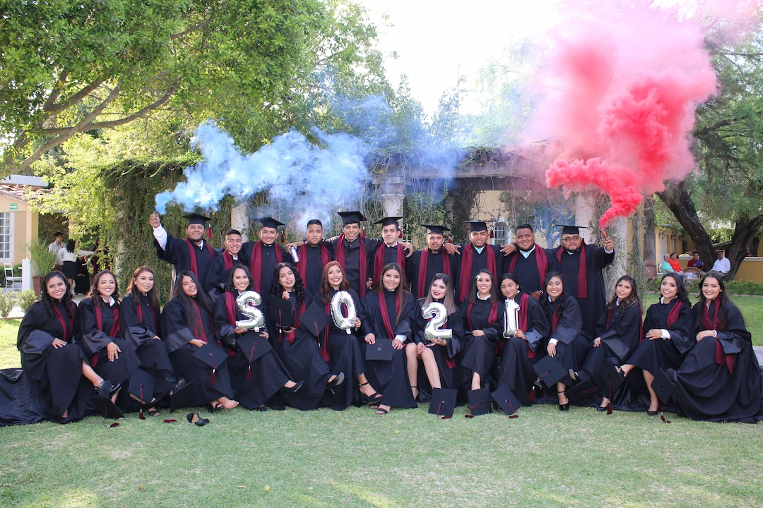 Imagen de chica graduada